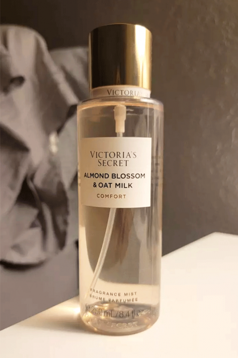 Parfémovaný sprej na tělo Victoria's Secret Almond Blossom & Oat Milk 250 mlIVET.EU - Stylové oblečení