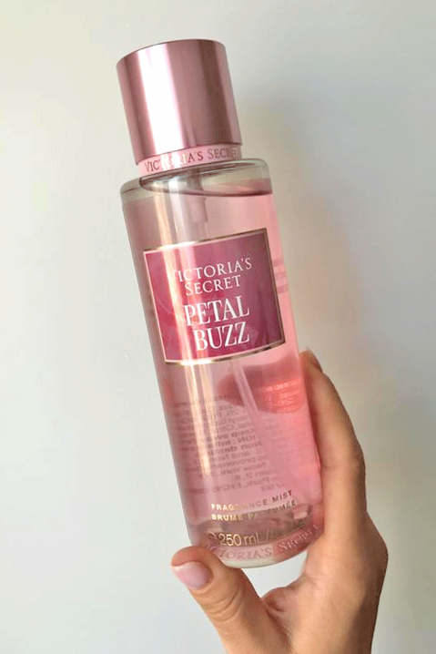 Parfémový tělový sprej Victoria's Secret Petal Buzz 250 mlIVET.EU - Stylové oblečení